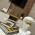 Exclusive Design & Town Centre & Free Parking & 12 Pm Checkout Trnava
