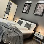Exclusive Design & Town Centre & Free Parking & 12 Pm Checkout *