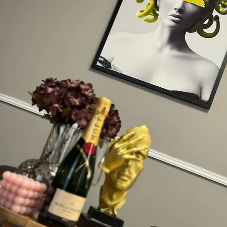 Apartment Exclusive Design Apartment & Town Centre & Free Parking & 12 Pm Checkout