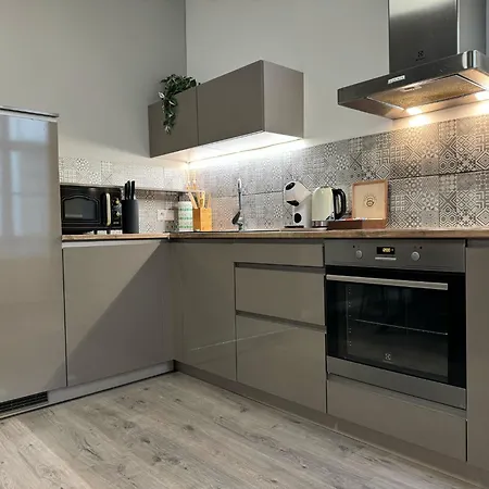 Exclusive Design Apartment & Town Centre & Free Parking & 12 Pm Checkout * Trnava