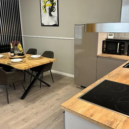 Exclusive Design Apartment & Town Centre & Free Parking & 12 Pm Checkout Apartment