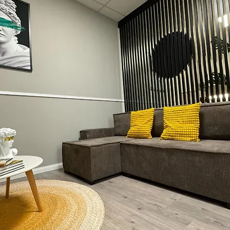 Exclusive Design Apartment & Town Centre & Free Parking & 12 Pm Checkout * Trnava