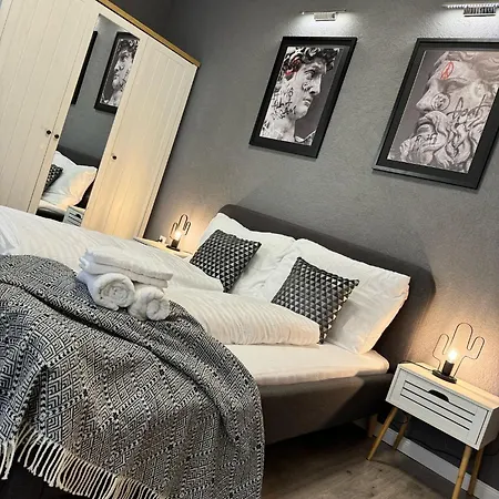 Luxury Design In Downtown Centre With Free Parking *