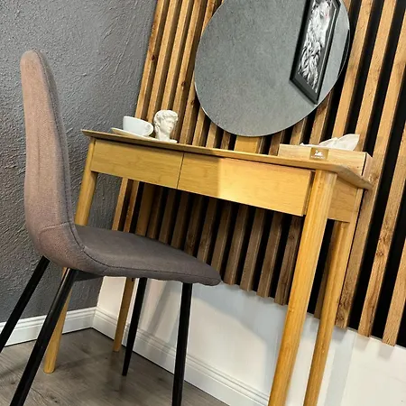 Exclusive Design Apartment & Town Centre & Free Parking & 12 Pm Checkout *