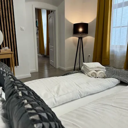 Apartment Exclusive Design Apartment & Town Centre & Free Parking & 12 Pm Checkout