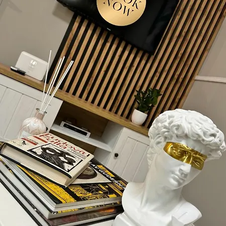 Exclusive Design Apartment & Town Centre & Free Parking & 12 Pm Checkout *