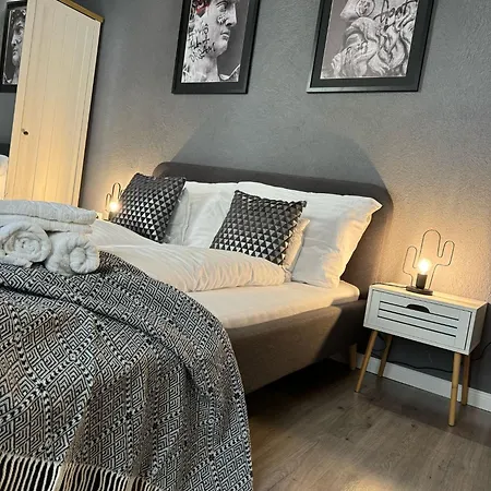 Exclusive Design Apartment & Town Centre & Free Parking & 12 Pm Checkout * Trnava