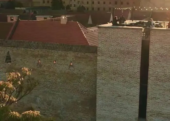 Exclusive Design & Town Centre & Free Parking & 12 Pm Checkout 트르나바