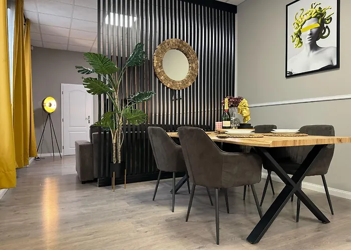 아파트 Exclusive Design & Town Centre & Free Parking & 12 Pm Checkout 트르나바