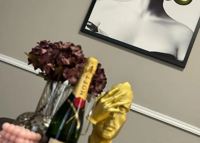 아파트 Exclusive Design & Town Centre & Free Parking & 12 Pm Checkout