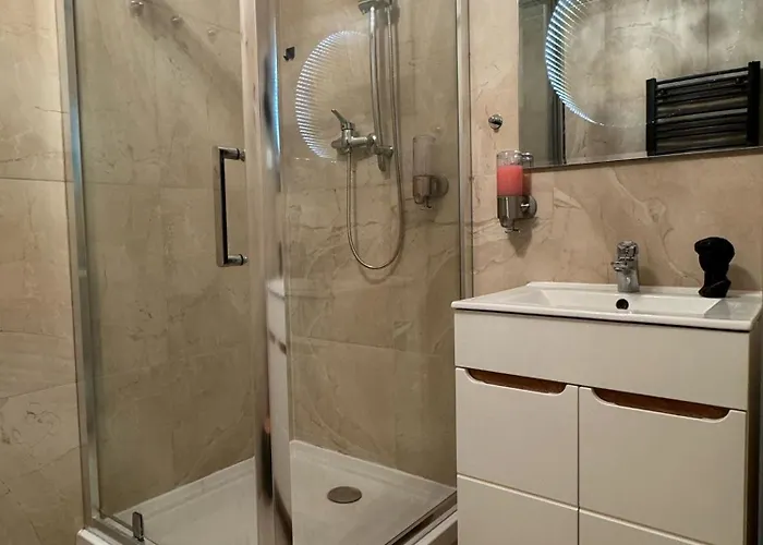 Exclusive Design & Town Centre & Free Parking & 12 Pm Checkout *