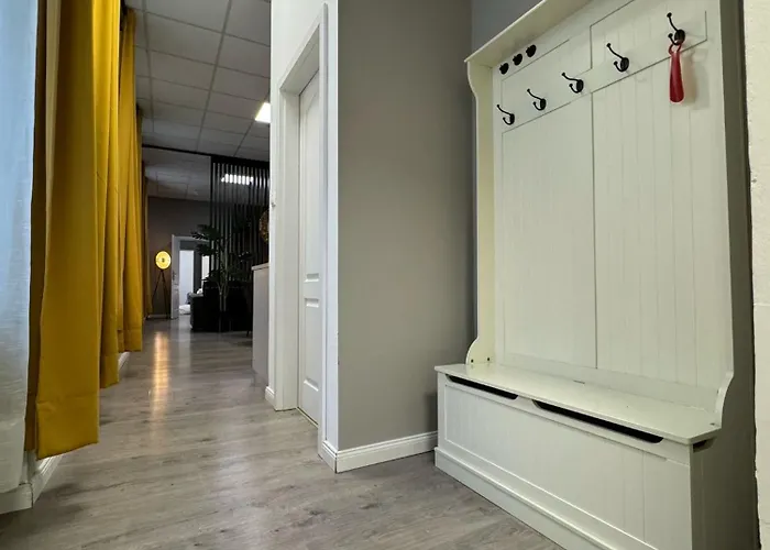 Exclusive Design & Town Centre & Free Parking & 12 Pm Checkout * 트르나바