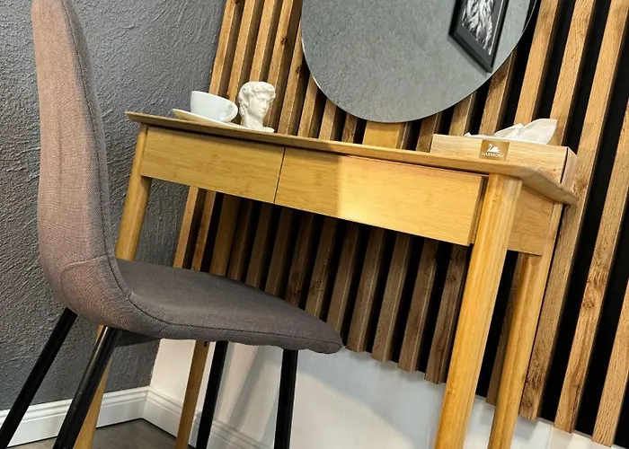 Exclusive Design & Town Centre & Free Parking & 12 Pm Checkout *