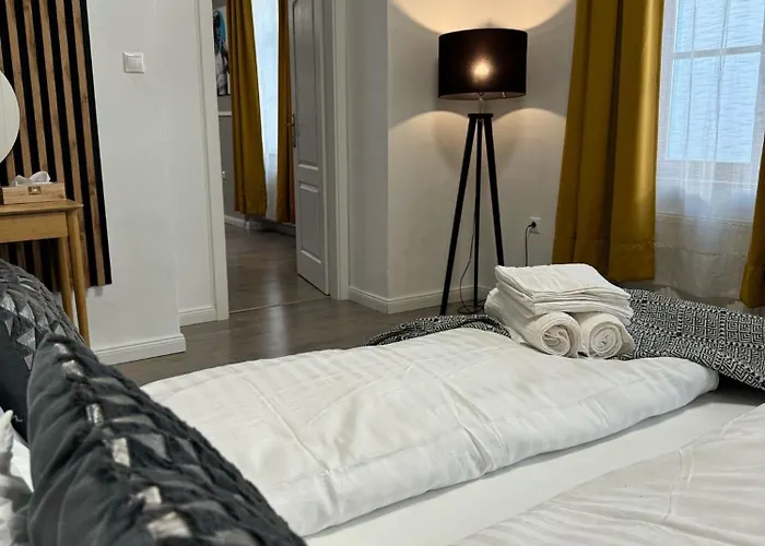 아파트 Exclusive Design & Town Centre & Free Parking & 12 Pm Checkout