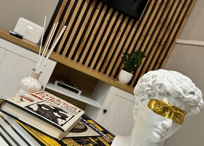 Exclusive Design & Town Centre & Free Parking & 12 Pm Checkout *